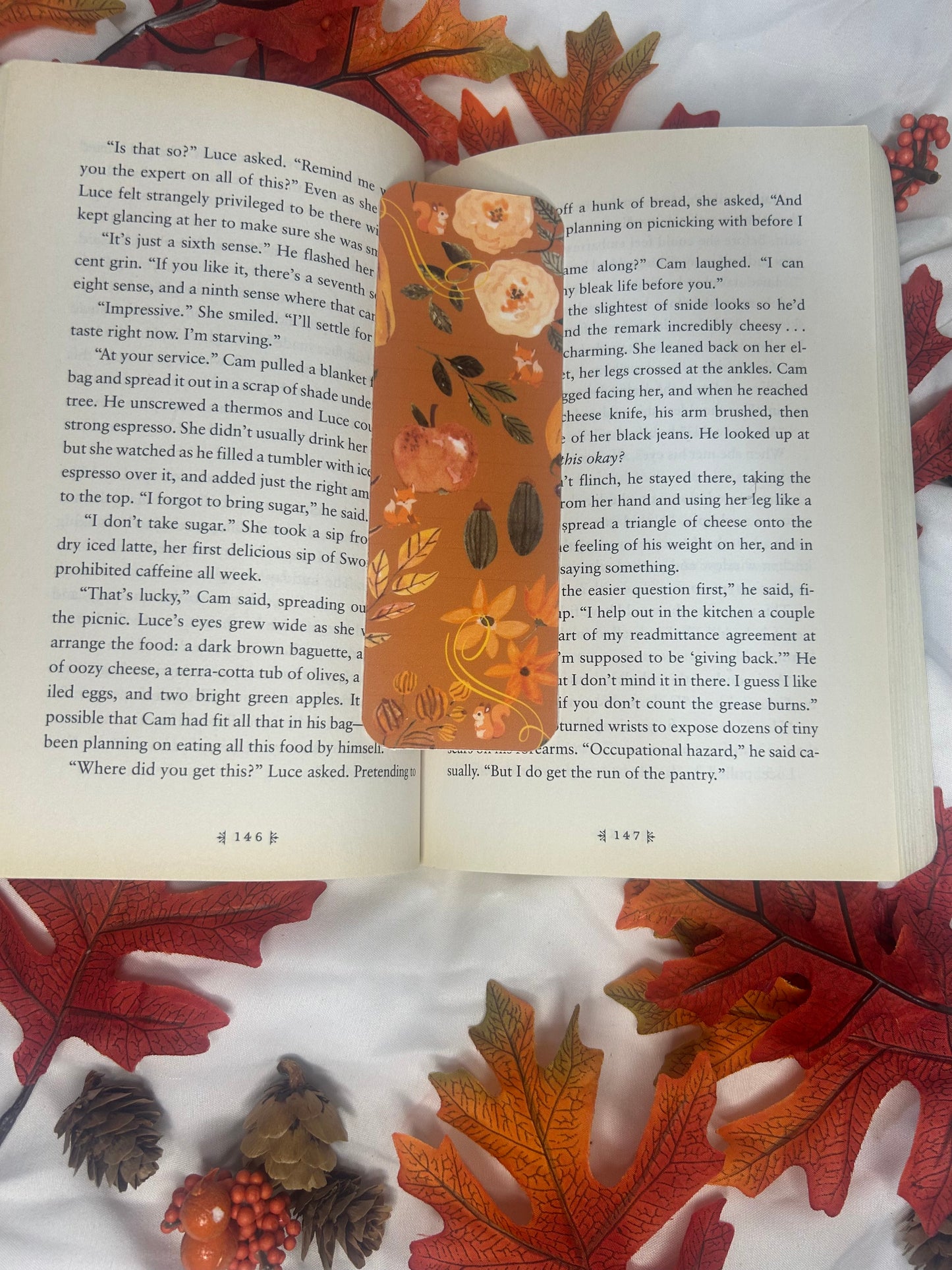 Autumn Bookmarks - Decorative Bookmark with Autumn Theme and Cute Design for Reading Enthusiasts