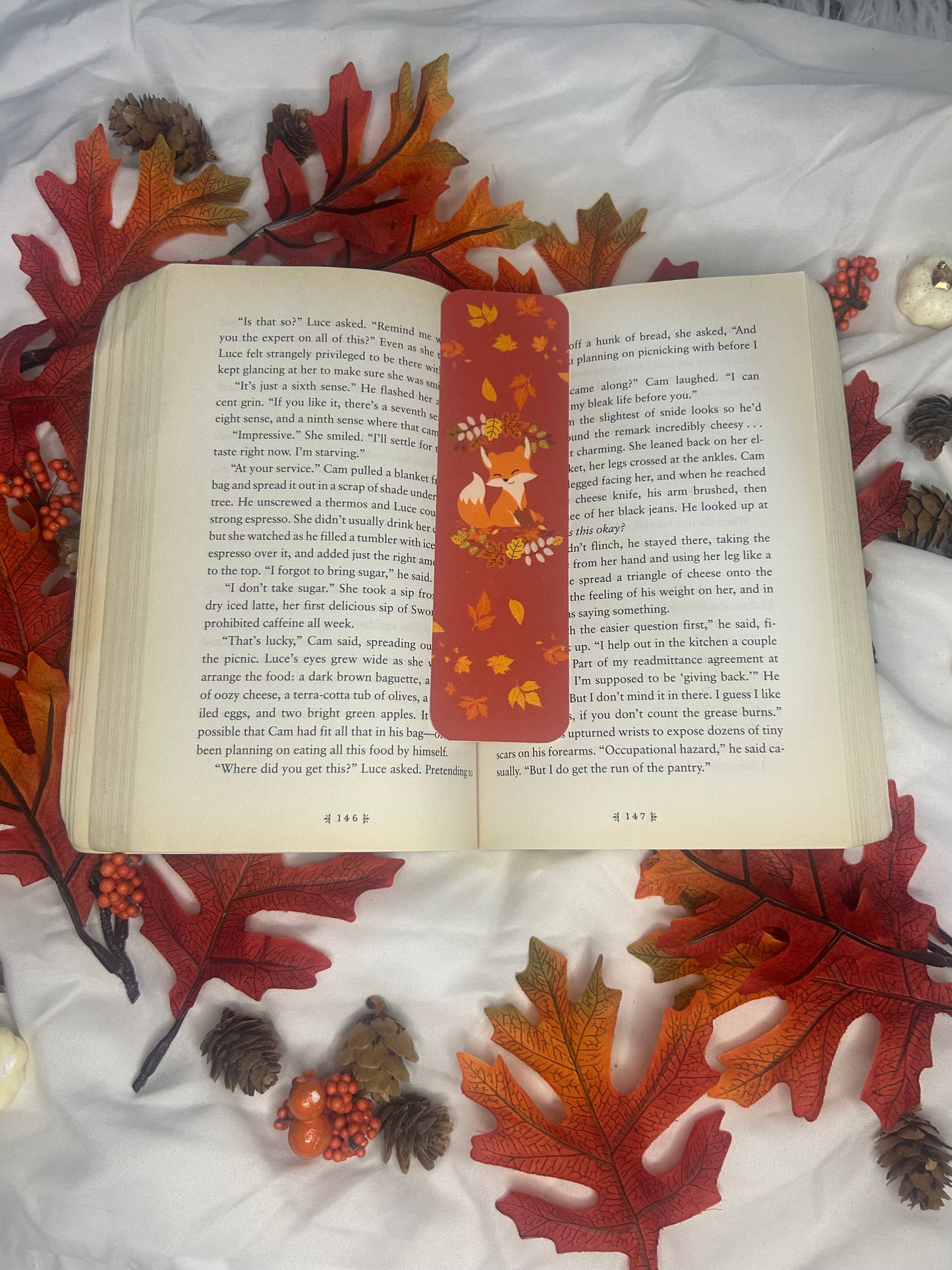 Autumn Bookmarks - Decorative Bookmark with Autumn Theme and Cute Design for Reading Enthusiasts
