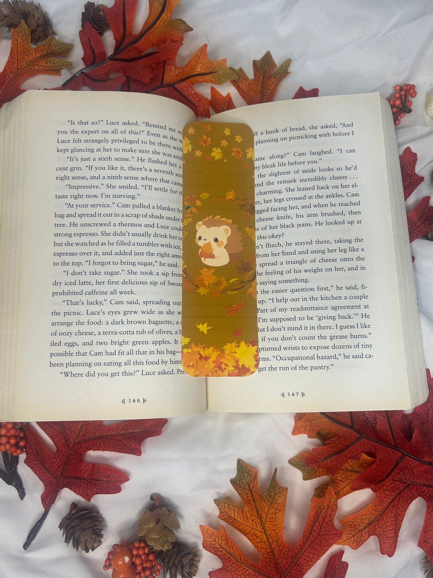 Autumn Bookmarks - Decorative Bookmark with Autumn Theme and Cute Design for Reading Enthusiasts