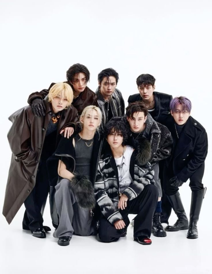 Stray Kids (스트레이키즈)