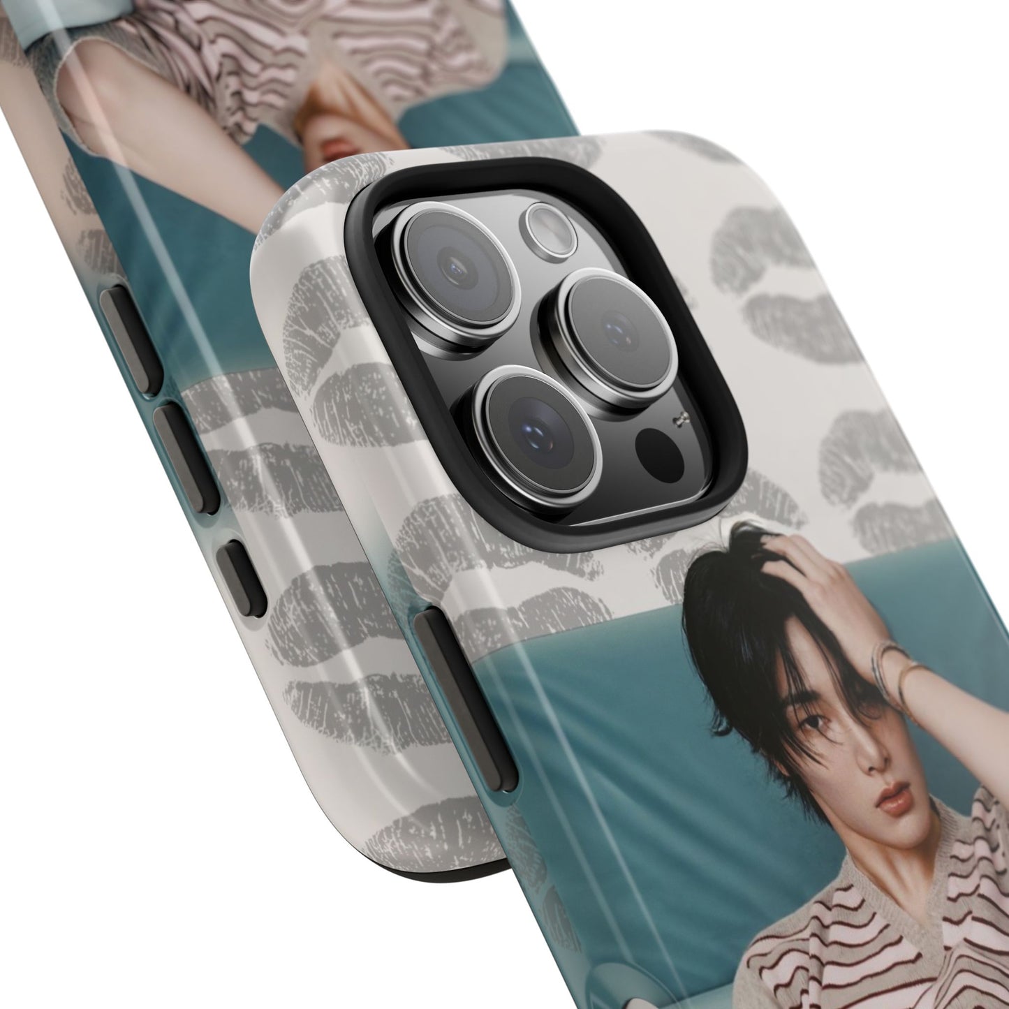 Jeongin Tough Phone Case — Retro Kiss Pattern with Relaxed Model Photo