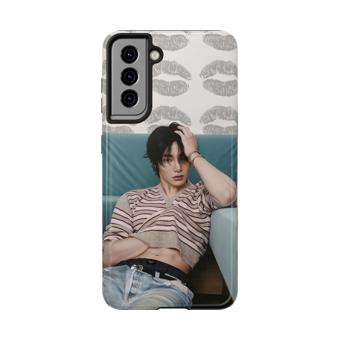 Jeongin Tough Phone Case — Retro Kiss Pattern with Relaxed Model Photo