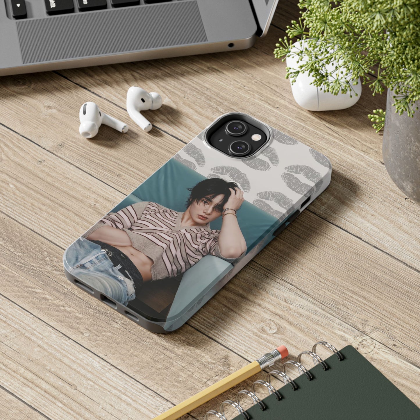Jeongin Tough Phone Case — Retro Kiss Pattern with Relaxed Model Photo