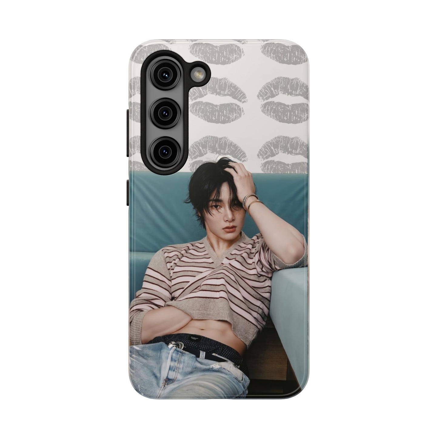 Jeongin Tough Phone Case — Retro Kiss Pattern with Relaxed Model Photo
