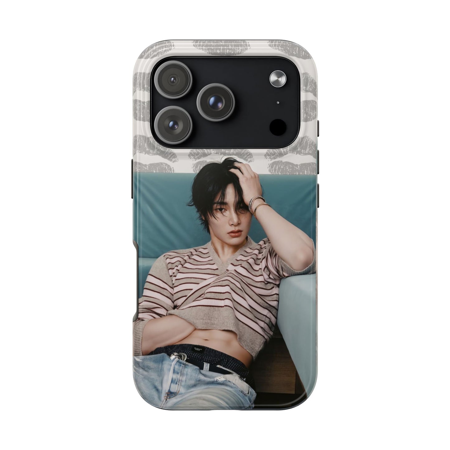 Jeongin Tough Phone Case — Retro Kiss Pattern with Relaxed Model Photo