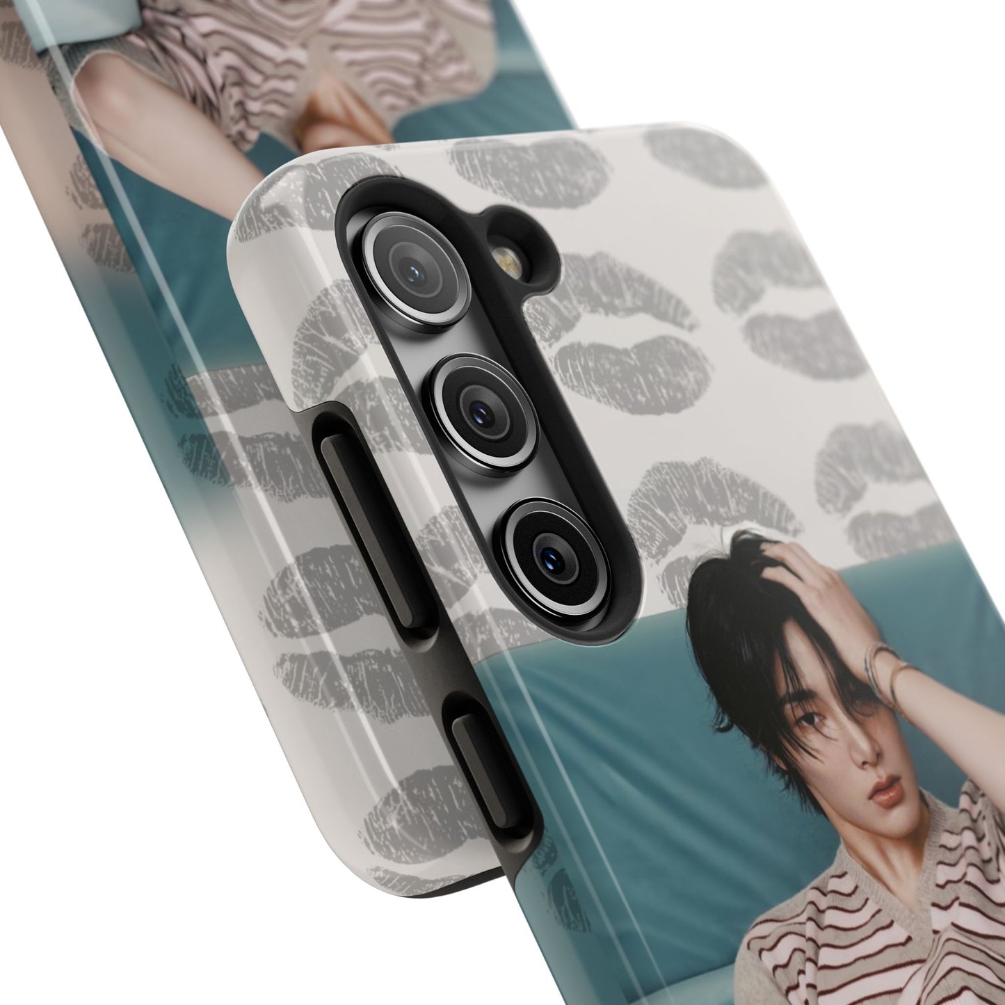 Jeongin Tough Phone Case — Retro Kiss Pattern with Relaxed Model Photo