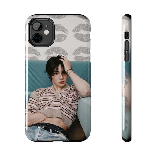 Jeongin Tough Phone Case — Retro Kiss Pattern with Relaxed Model Photo