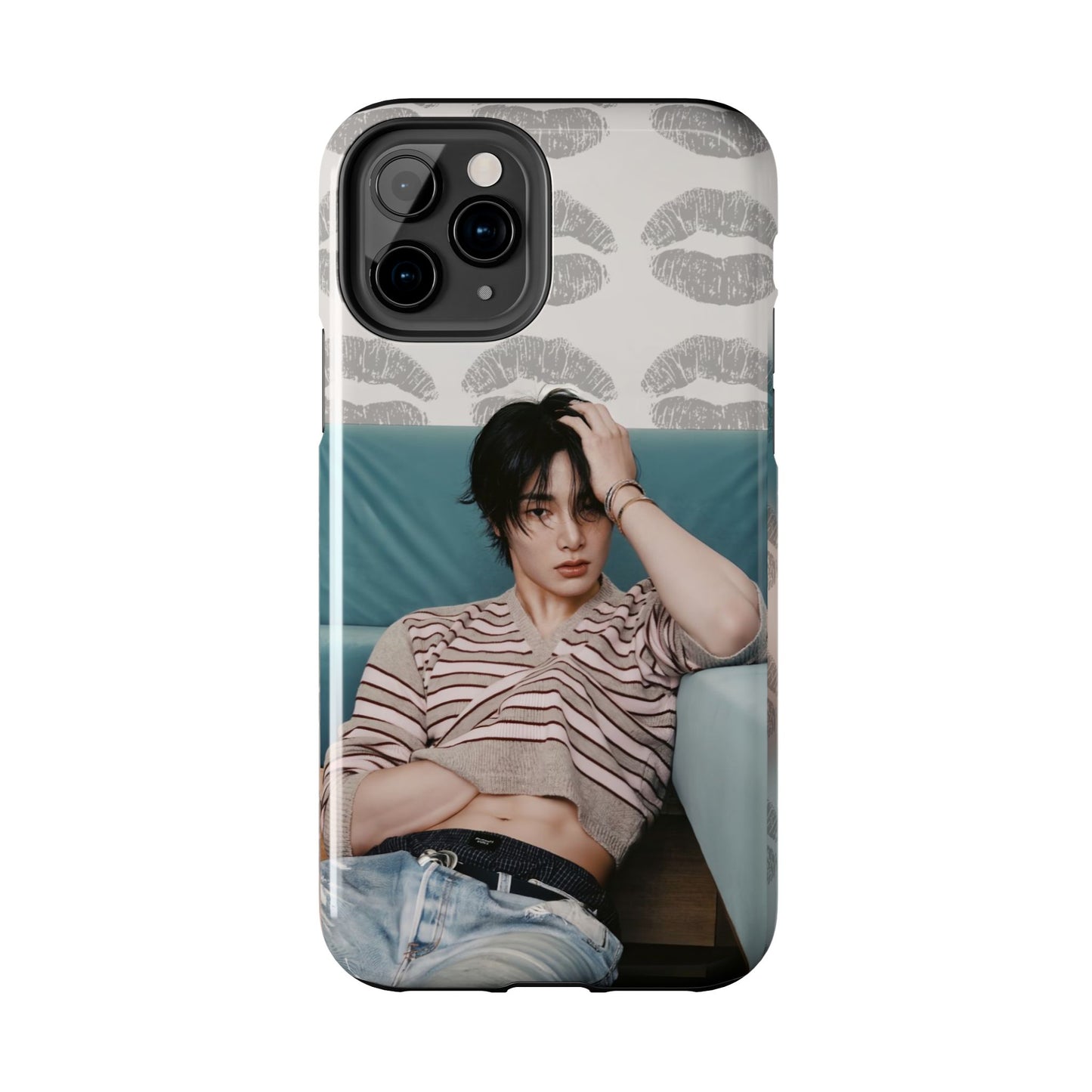 Jeongin Tough Phone Case — Retro Kiss Pattern with Relaxed Model Photo