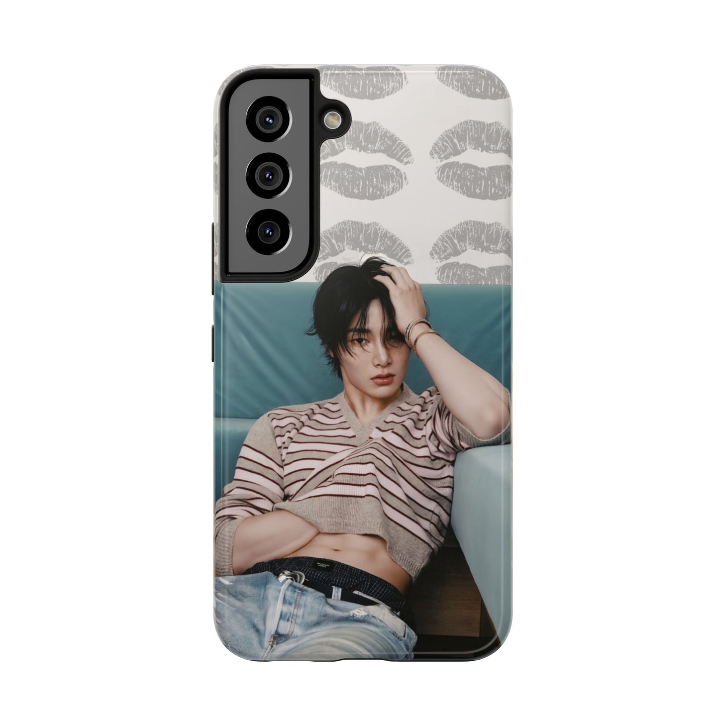 Jeongin Tough Phone Case — Retro Kiss Pattern with Relaxed Model Photo