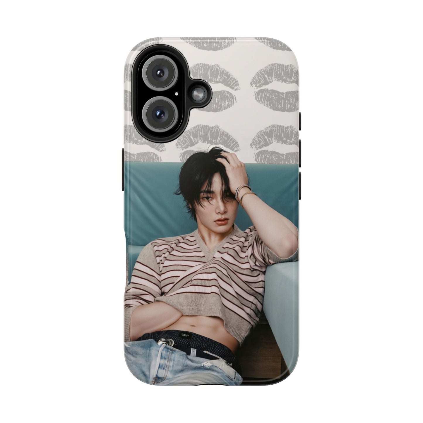 Jeongin Tough Phone Case — Retro Kiss Pattern with Relaxed Model Photo