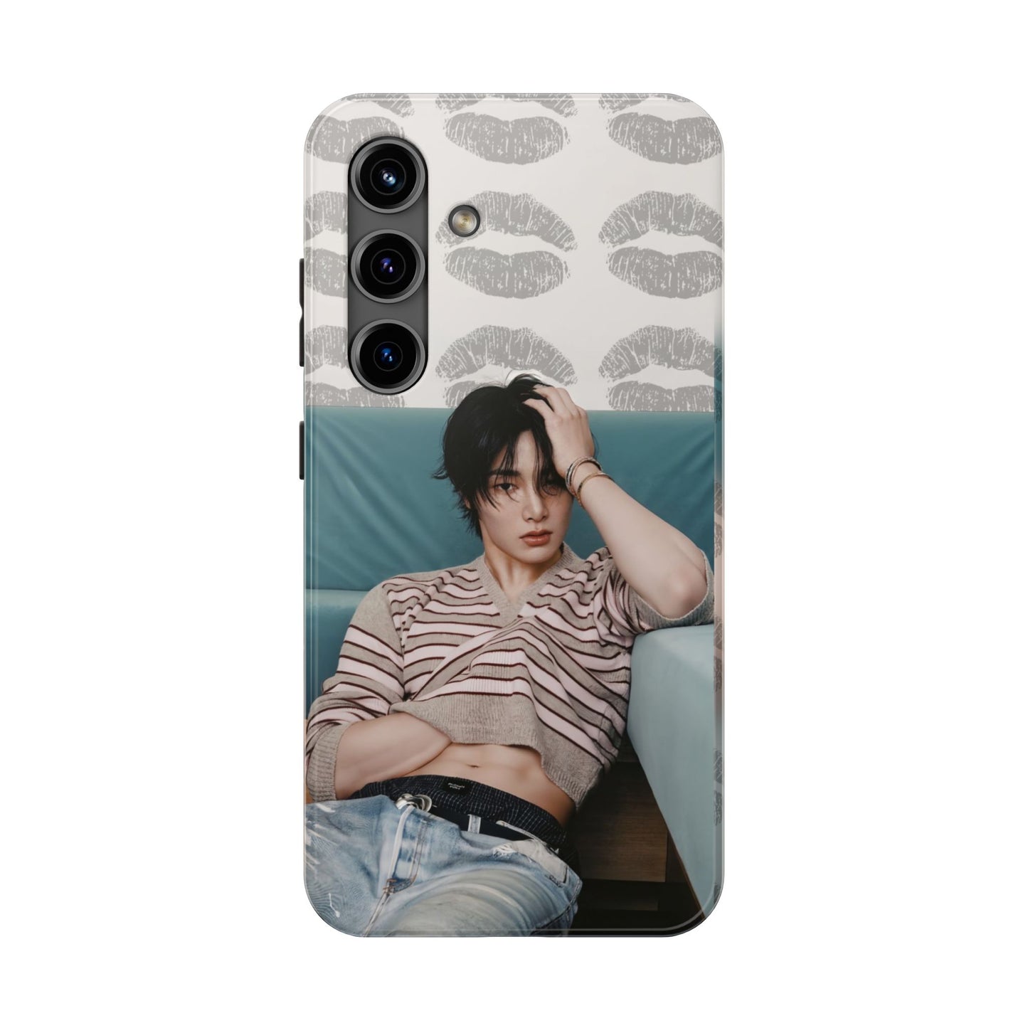 Jeongin Tough Phone Case — Retro Kiss Pattern with Relaxed Model Photo