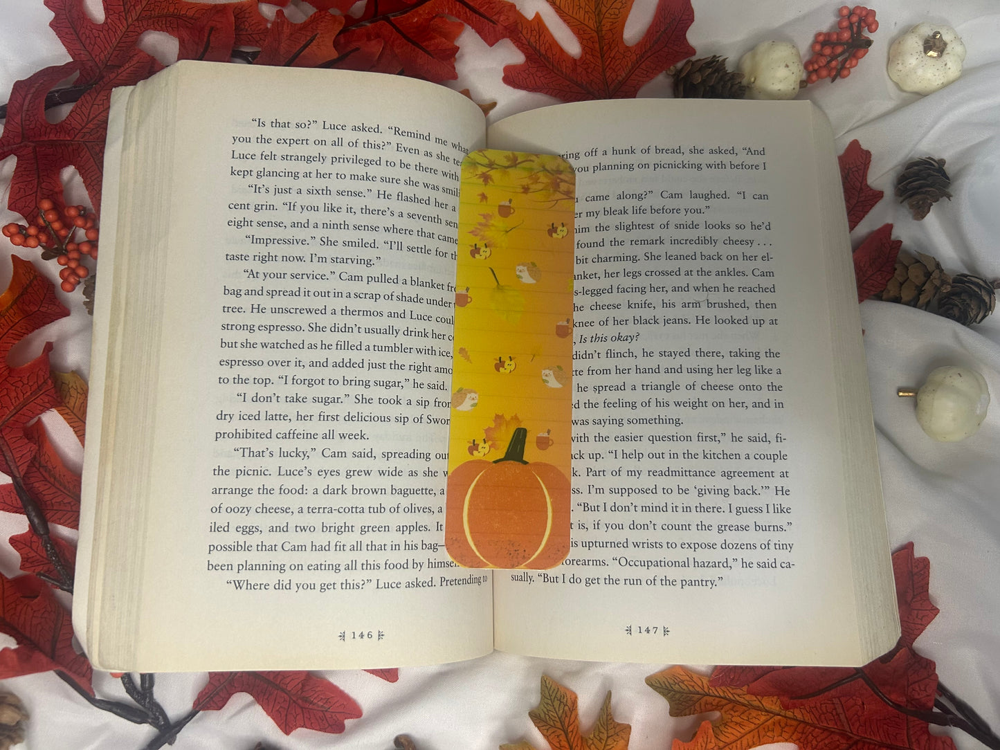 Autumn Bookmarks - Decorative Bookmark with Autumn Theme and Cute Design for Reading Enthusiasts